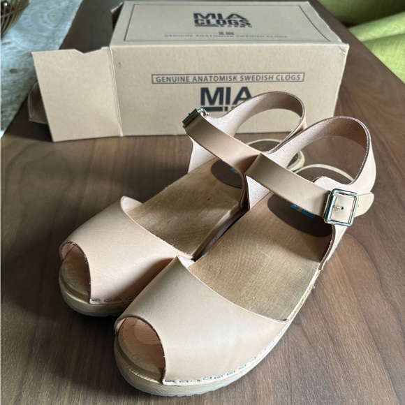 Clogs - Picture 5 of 8